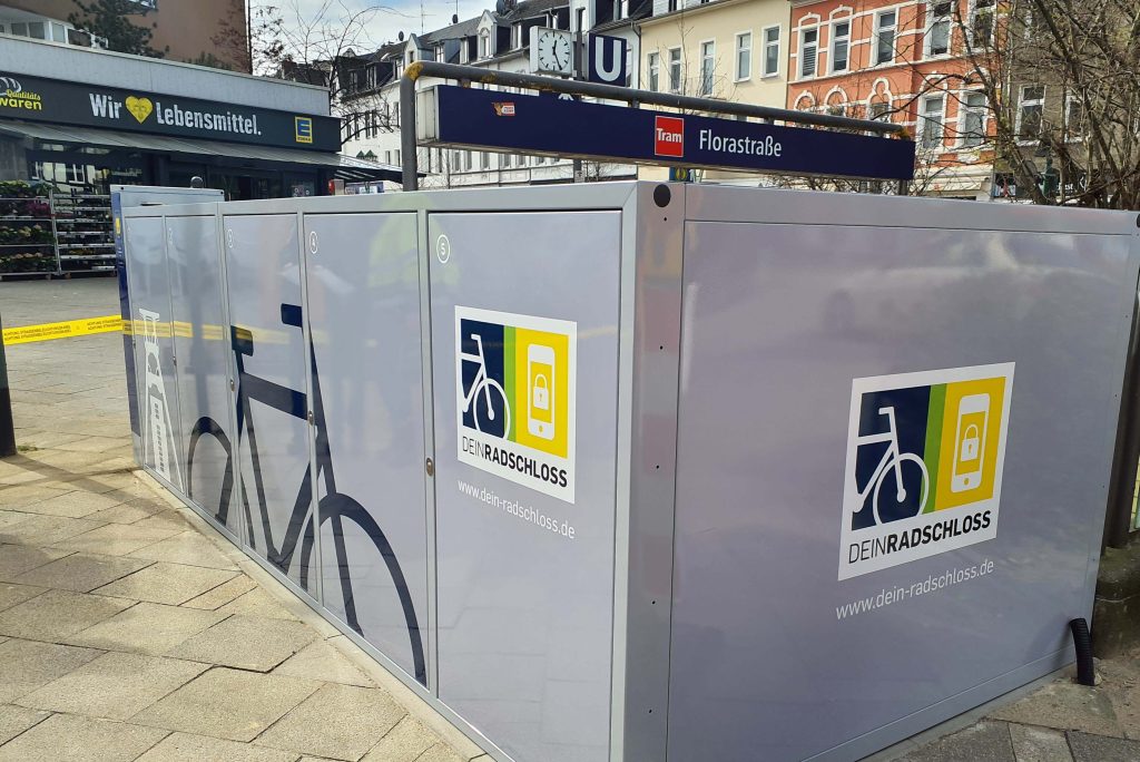 LockTec Fahrradbox an der Tram Haltestelle Florastraße in Essen