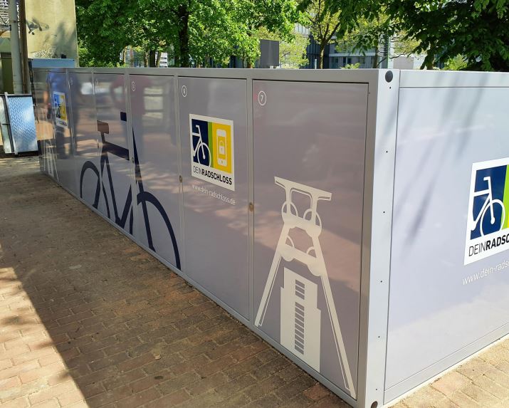 LockTec Fahrradbox an der U-Bahn Endhaltestelle Messe West-Süd Gruga in Essen
